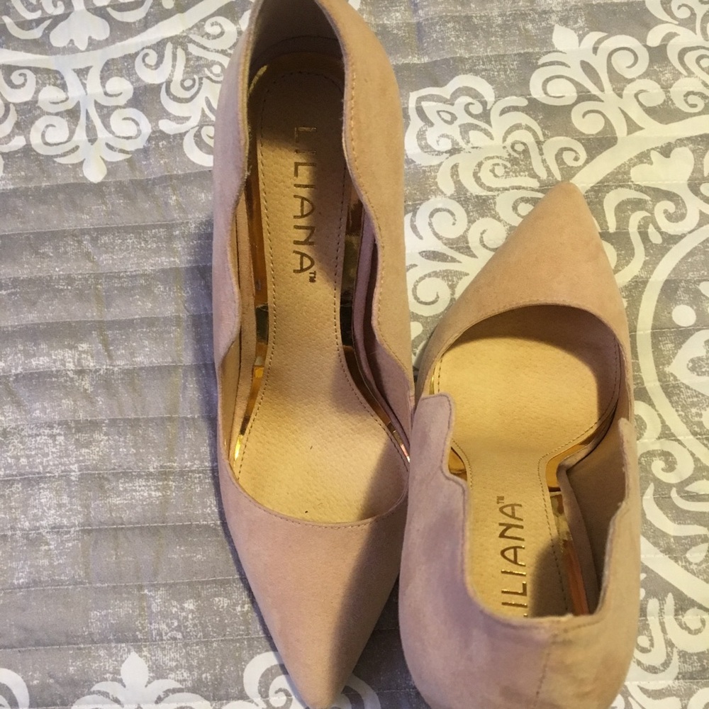 Tan/Nude Heels